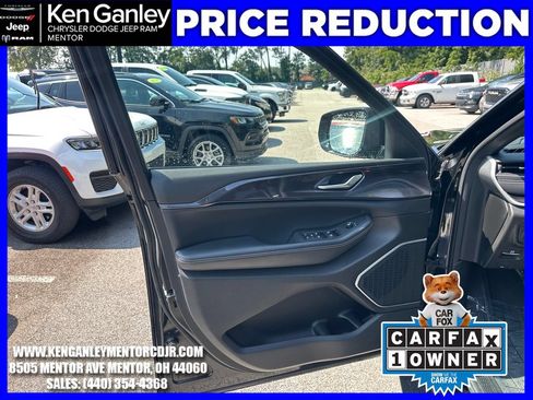 Used 2023 Jeep Grand Cherokee Altitude AWD/4WD image 12