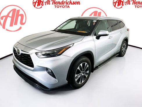 Used 2023 Toyota Highlander XLE FWD image 7