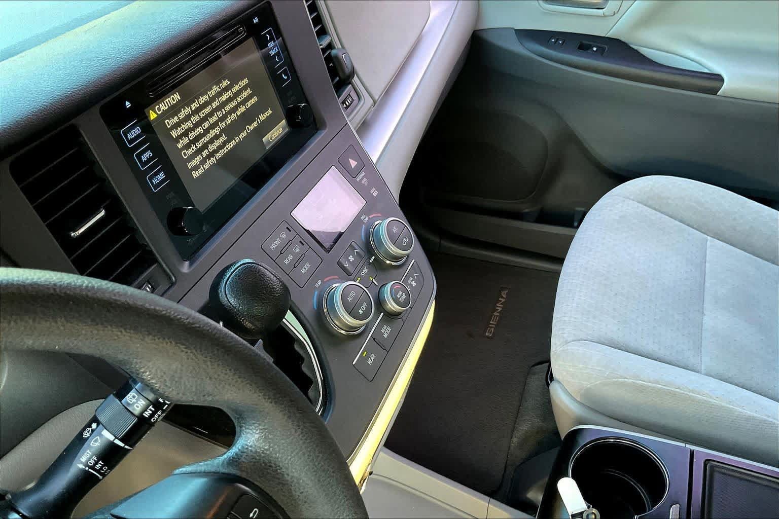 Used 2015 Toyota Sienna LE FWD image 16