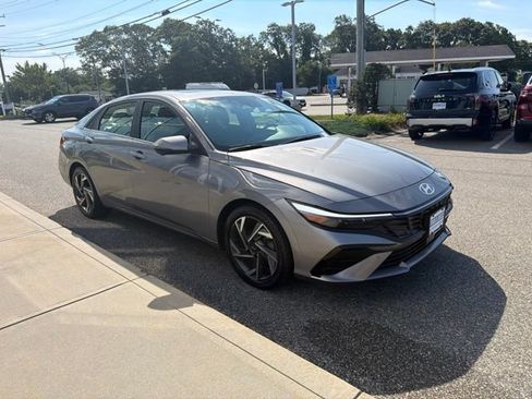 Used 2024 Hyundai Elantra Limited FWD image 10