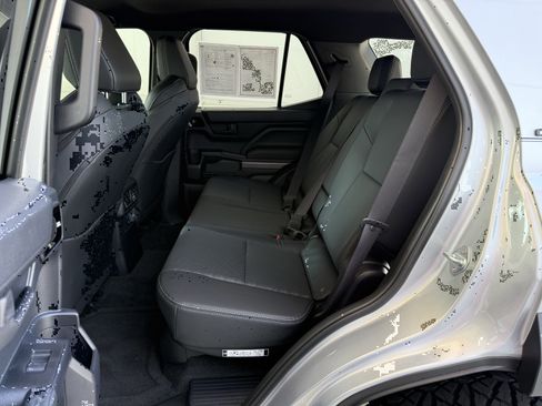 Certified 2025 Toyota 4Runner TRD Off-Road Premium image 29