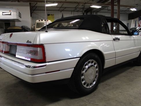 Used 1993 Cadillac Allante FWD image 6