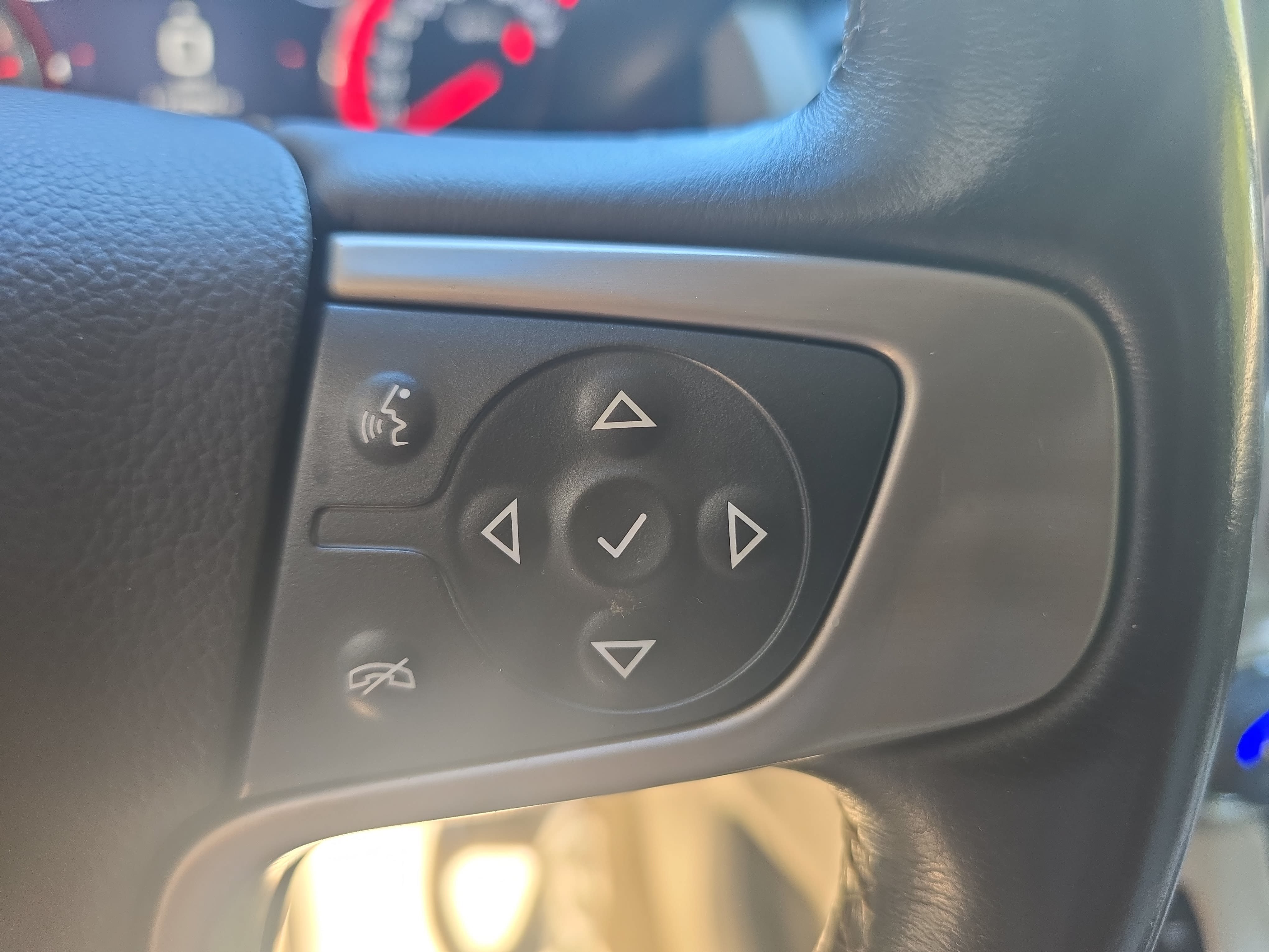Used 2015 GMC Yukon Denali RWD image 19