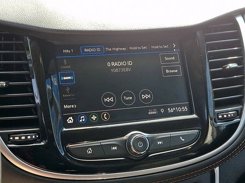 Used 2022 Chevrolet Trax LT w/ Sport Edition image 17