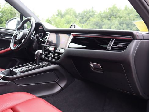 Used 2023 Porsche Macan Turbo AWD/4WD image 19