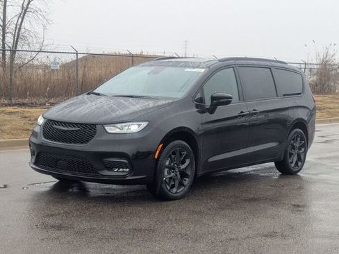 New 2026 Chrysler Pacifica Select image 7