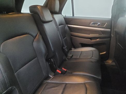 Used 2018 Ford Explorer XLT w/ Equipment Group 202A FWD image 19
