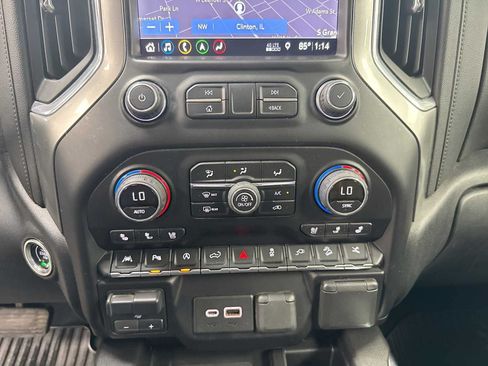 Used 2019 Chevrolet Silverado 1500 LTZ w/ LTZ Premium Package AWD/4WD image 17