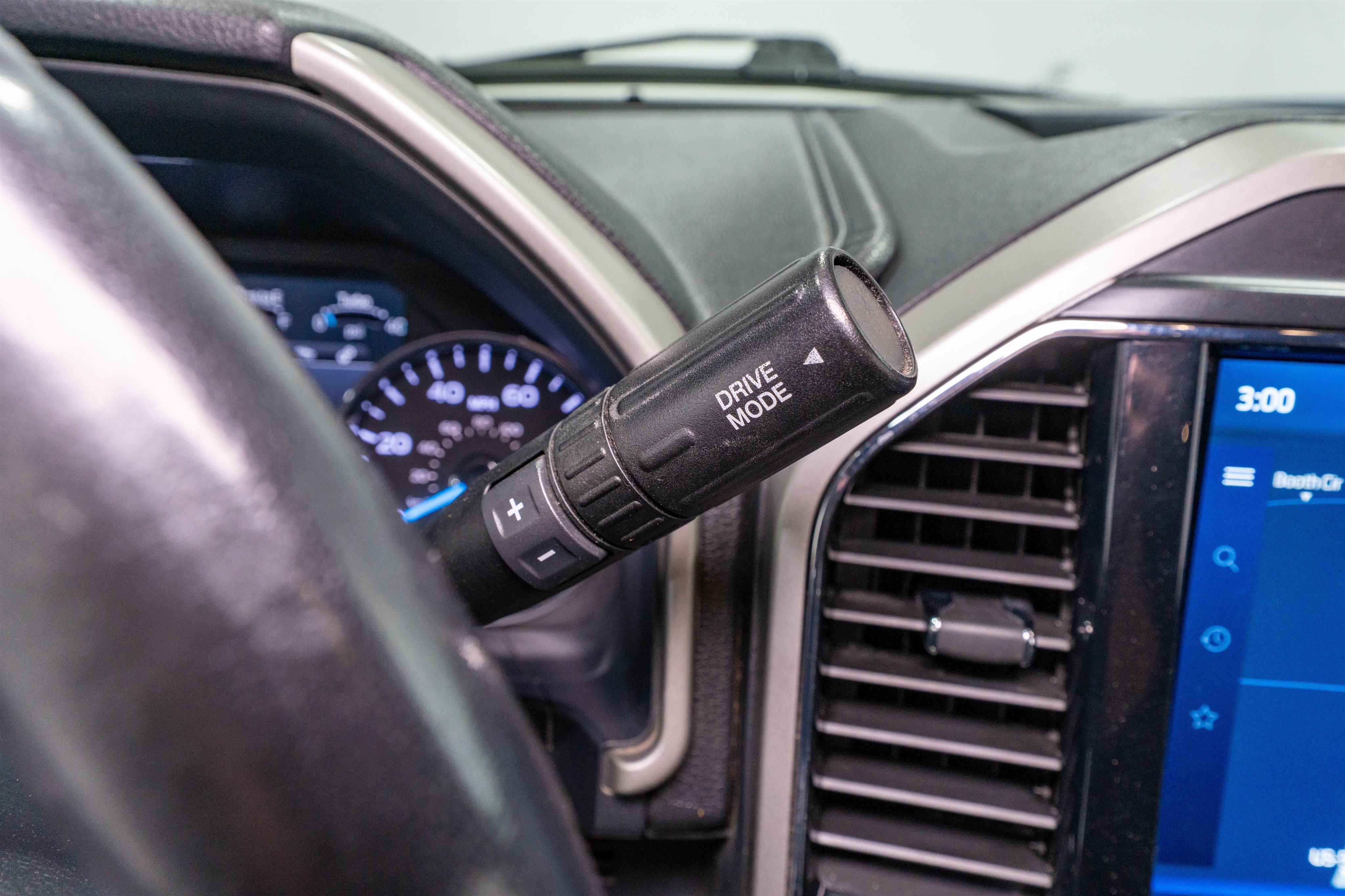 Used 2022 Ford F250 Lariat w/ Lariat Value Package AWD/4WD image 32