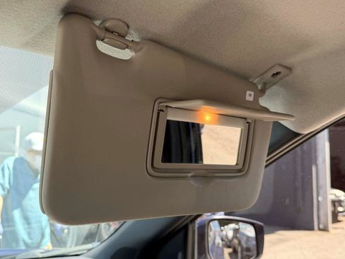 Used 2019 Nissan Kicks SV FWD image 32