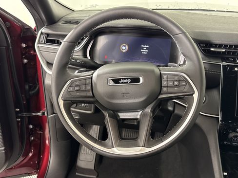 New 2025 Jeep Grand Cherokee Altitude image 16