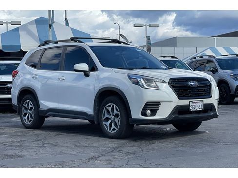 Used 2023 Subaru Forester Premium image 8