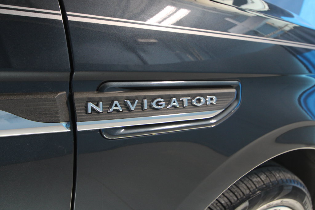 Used 2024 Lincoln Navigator L Reserve AWD/4WD image 39