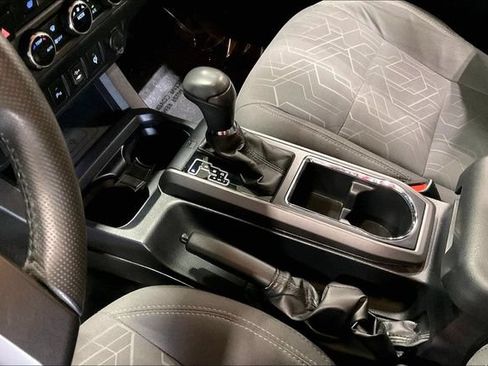 Used 2017 Toyota Tacoma TRD Off-Road AWD/4WD image 16