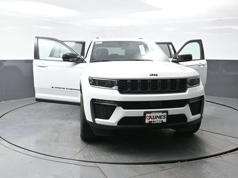 New 2026 Jeep Grand Cherokee Limited w/ Limited Altitude Package AWD/4WD image 45