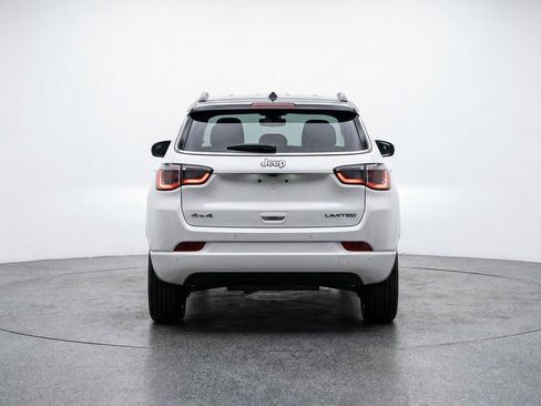 Used 2025 Jeep Compass Trailhawk AWD/4WD image 7