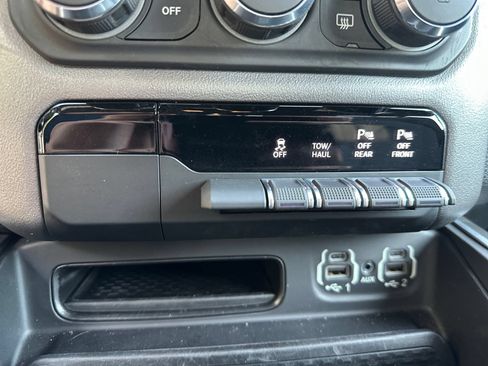 Used 2020 RAM 1500 Big Horn AWD/4WD image 27