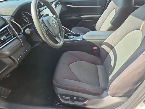 Used 2018 Toyota Camry LE FWD image 16