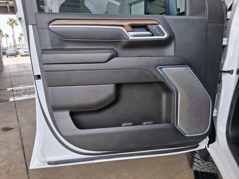 Used 2025 Chevrolet Silverado 2500 High Country w/ Technology Package AWD/4WD image 18