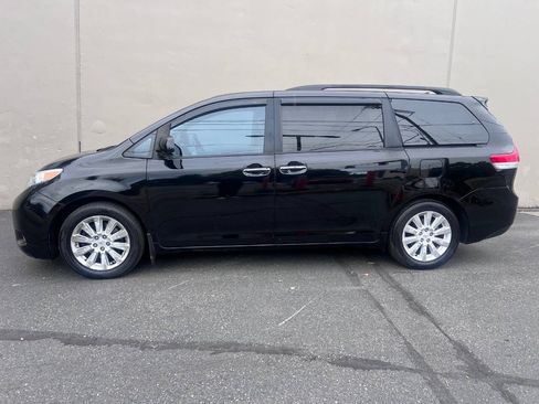 Used 2011 Toyota Sienna Limited w/ Premium Pkg AWD/4WD image 4