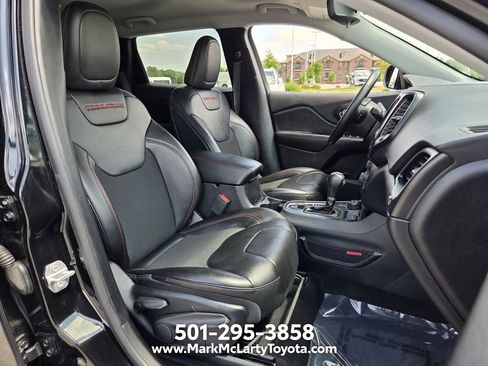 Used 2020 Jeep Cherokee Trailhawk w/ Cold Weather Group AWD/4WD image 16