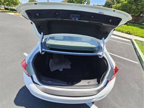 Used 2018 Chevrolet Cruze LS FWD image 32