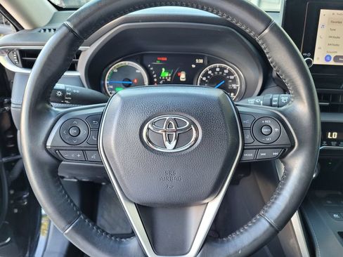 Used 2023 Toyota Venza LE AWD/4WD image 16