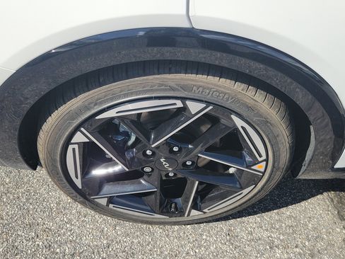 New 2026 Kia K4 GT-Line image 7