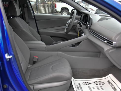 Used 2023 Hyundai Elantra SE image 36