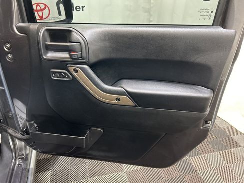 Used 2017 Jeep Wrangler 75th Anniversary image 12