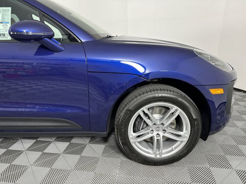 Certified 2025 Porsche Macan image 12