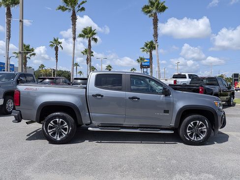 Used 2022 Chevrolet Colorado Z71 AWD/4WD image 2