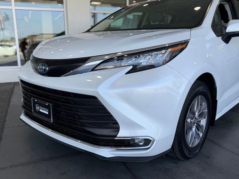 Certified 2023 Toyota Sienna XLE AWD/4WD image 3