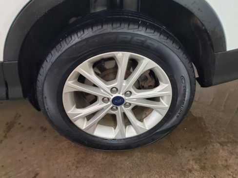 Used 2017 Ford Escape SE image 5