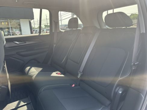 Used 2023 Jeep Grand Cherokee Laredo AWD/4WD image 7