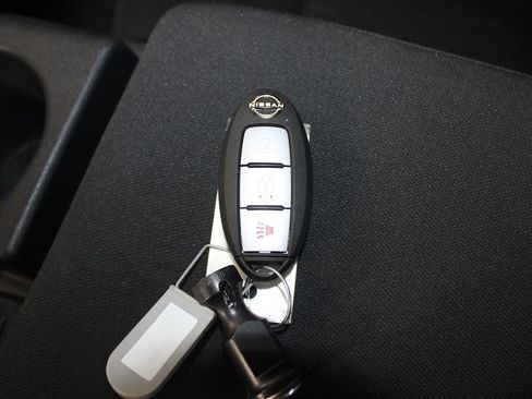 Used 2024 Nissan Titan SV image 50