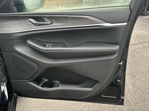 New 2025 Jeep Grand Cherokee L Limited image 16