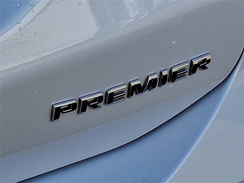 Used 2020 Chevrolet Equinox Premier image 30