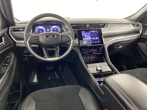 Used 2023 Jeep Grand Cherokee Altitude image 38