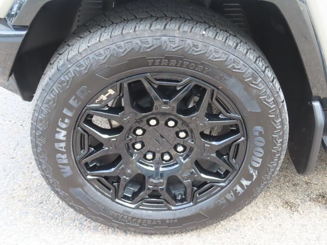 New 2026 GMC Hummer EV 4x4 Crew Cab w/ LPO, Sport Package image 16
