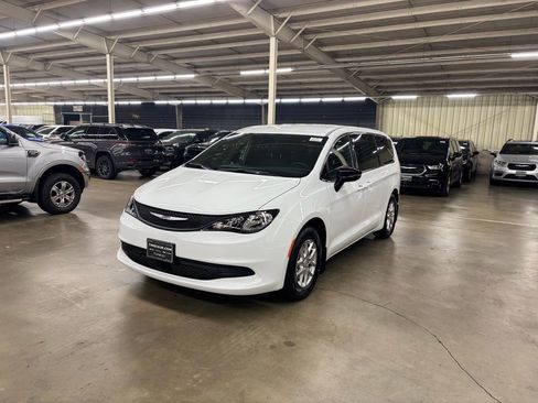 New 2026 Chrysler Voyager LX image 4