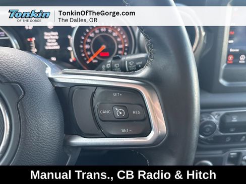Used 2018 Jeep Wrangler Unlimited Sahara AWD/4WD image 19