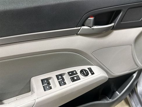 Used 2018 Hyundai Elantra Value Edition w/ Winter Weather Package image 21