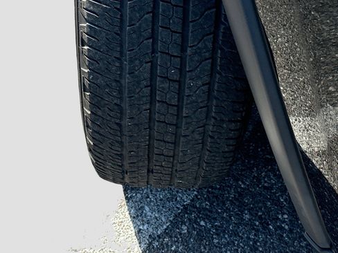 Used 2018 Jeep Grand Cherokee Limited image 42