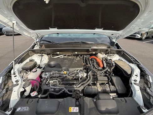 Used 2024 Toyota Venza XLE AWD/4WD image 34