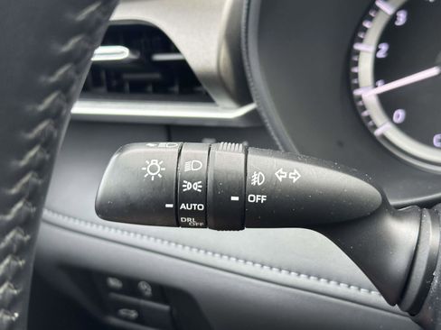 Used 2023 Toyota Highlander LE image 33