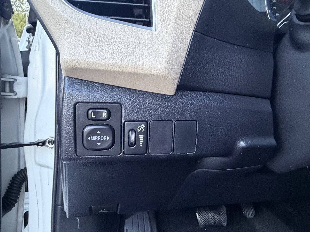 Used 2016 Toyota Corolla LE FWD image 18