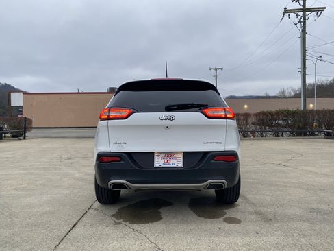 Used 2018 Jeep Cherokee Limited image 31