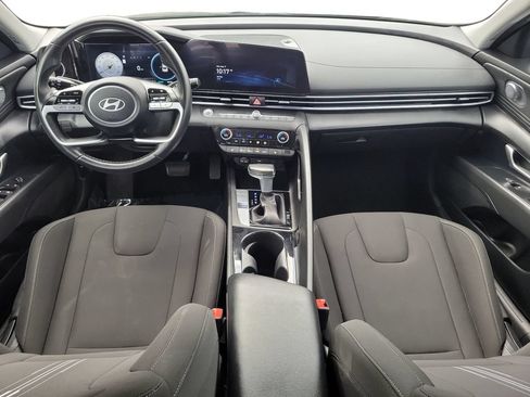 Used 2025 Hyundai Elantra SEL FWD image 11