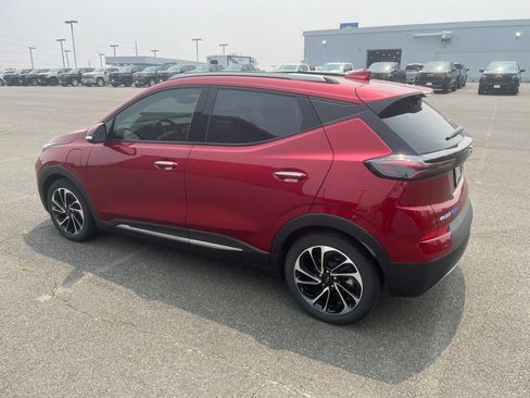 Used 2022 Chevrolet Bolt EUV Premier w/ Sun & Sound Package FWD image 2